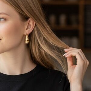 Elegant Gold Hoop Earrings